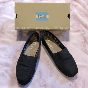 Black TOMS